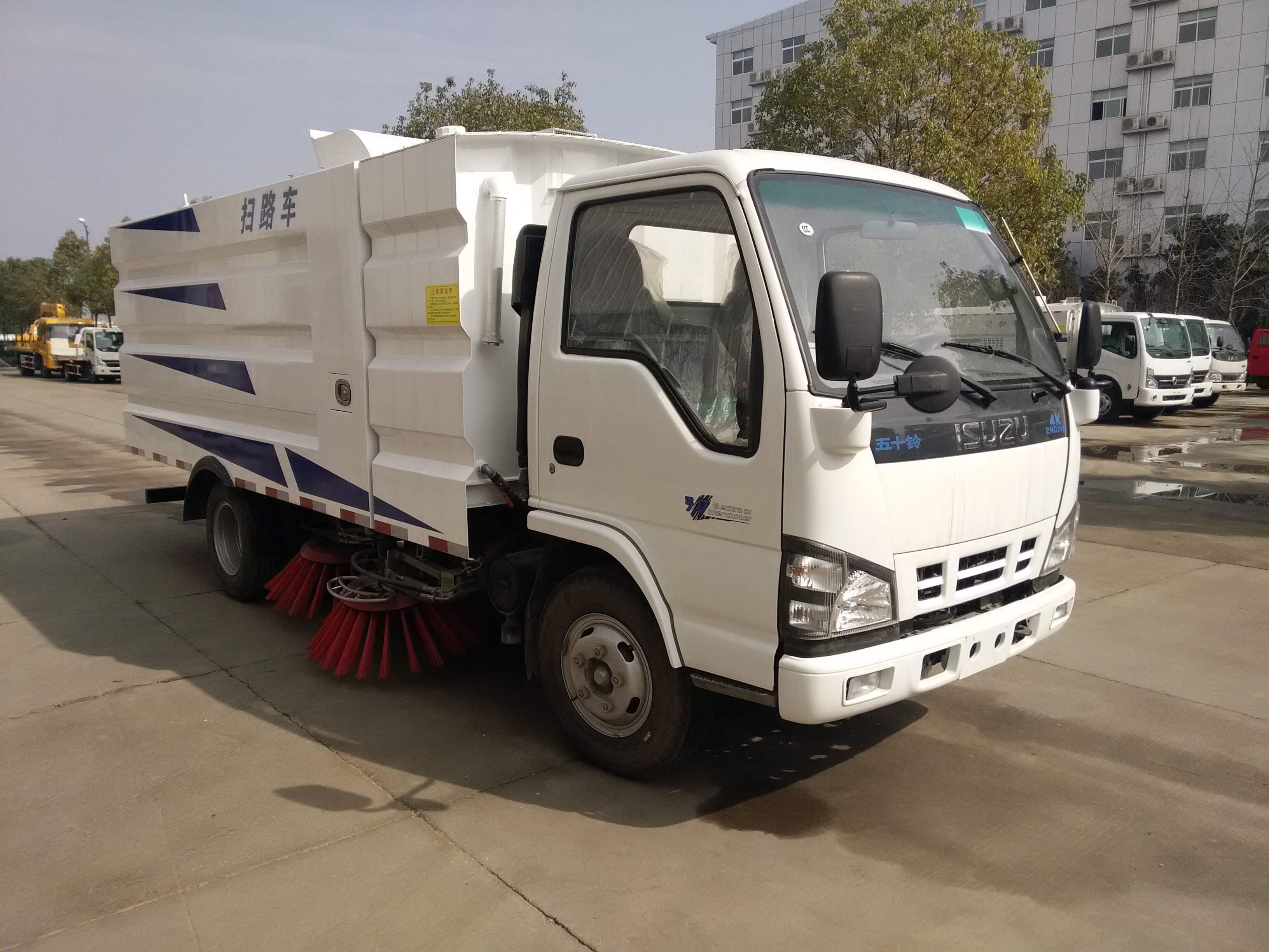 ISUZU small road sweeper truck
