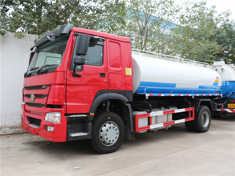 HOWO sewage suction tanker truck